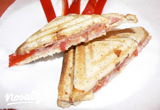Füstöltsonkás-toast