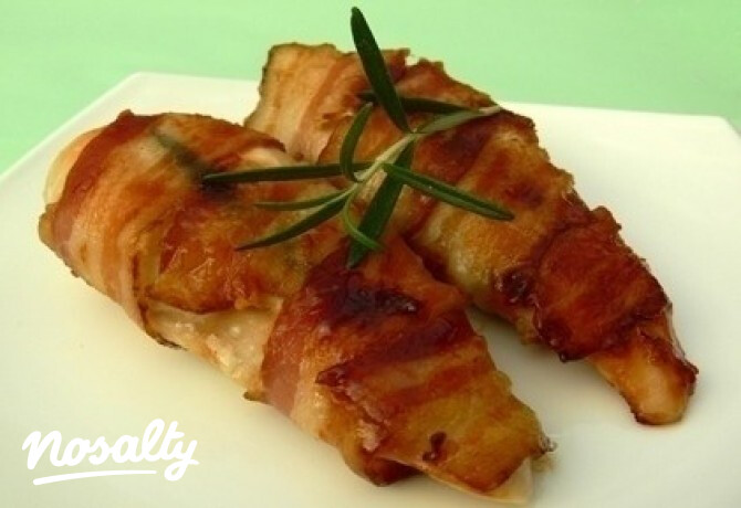 Baconbe göngyölt csirkemell