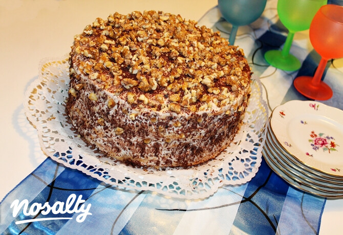 Tiramisu torta karamellizált dióval