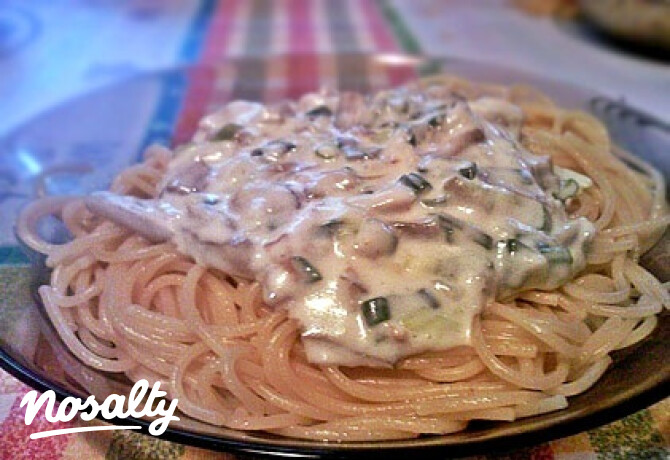 Gombás-tejfölös spagetti