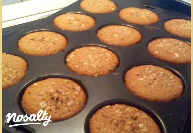 Fahéjas-mogyorós muffin vaníliapudinggal