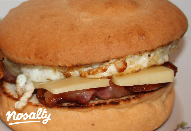 Tojásos-baconös szendvics