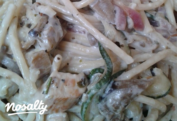Csirkés spagetti sült zöldséggel és feta sajttal