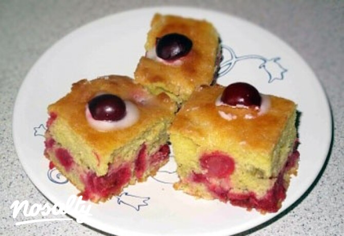 Tejfölös-meggyes pite
