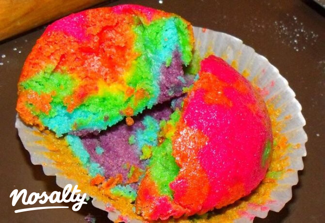 Szivárványos színes muffin