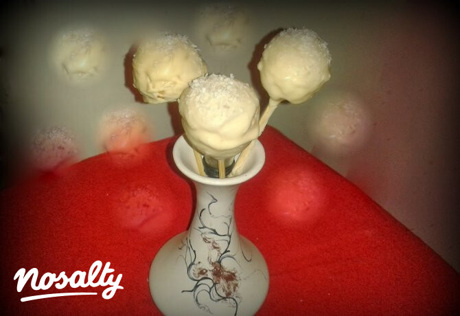 Piña colada cake pop