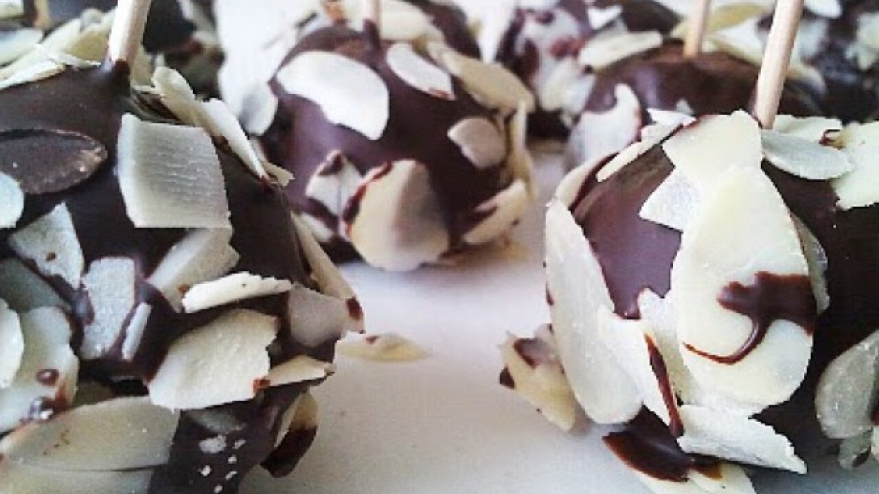 Rumos-mandulás cake pop