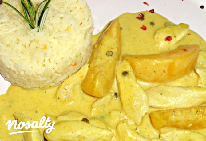 Csirkemellcsíkok borsos curry mártásban