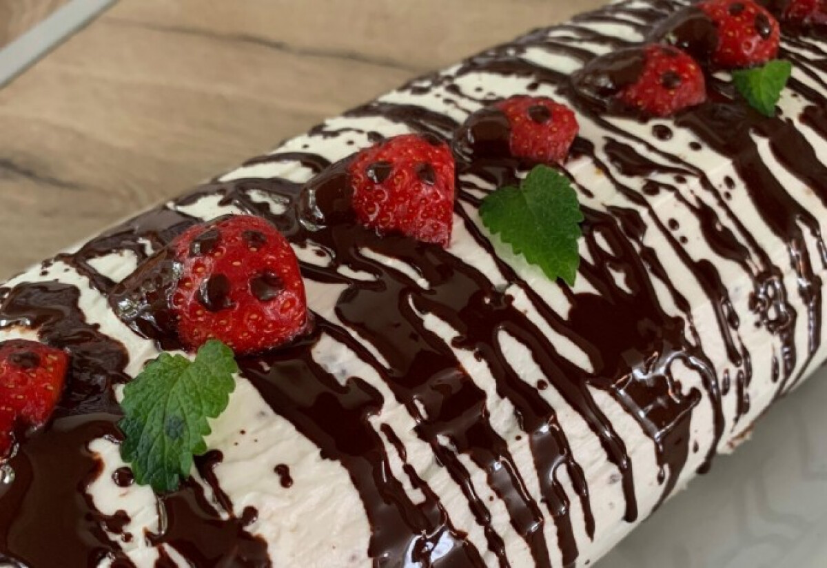 Csokis-eperkrémes rolád | Nosalty