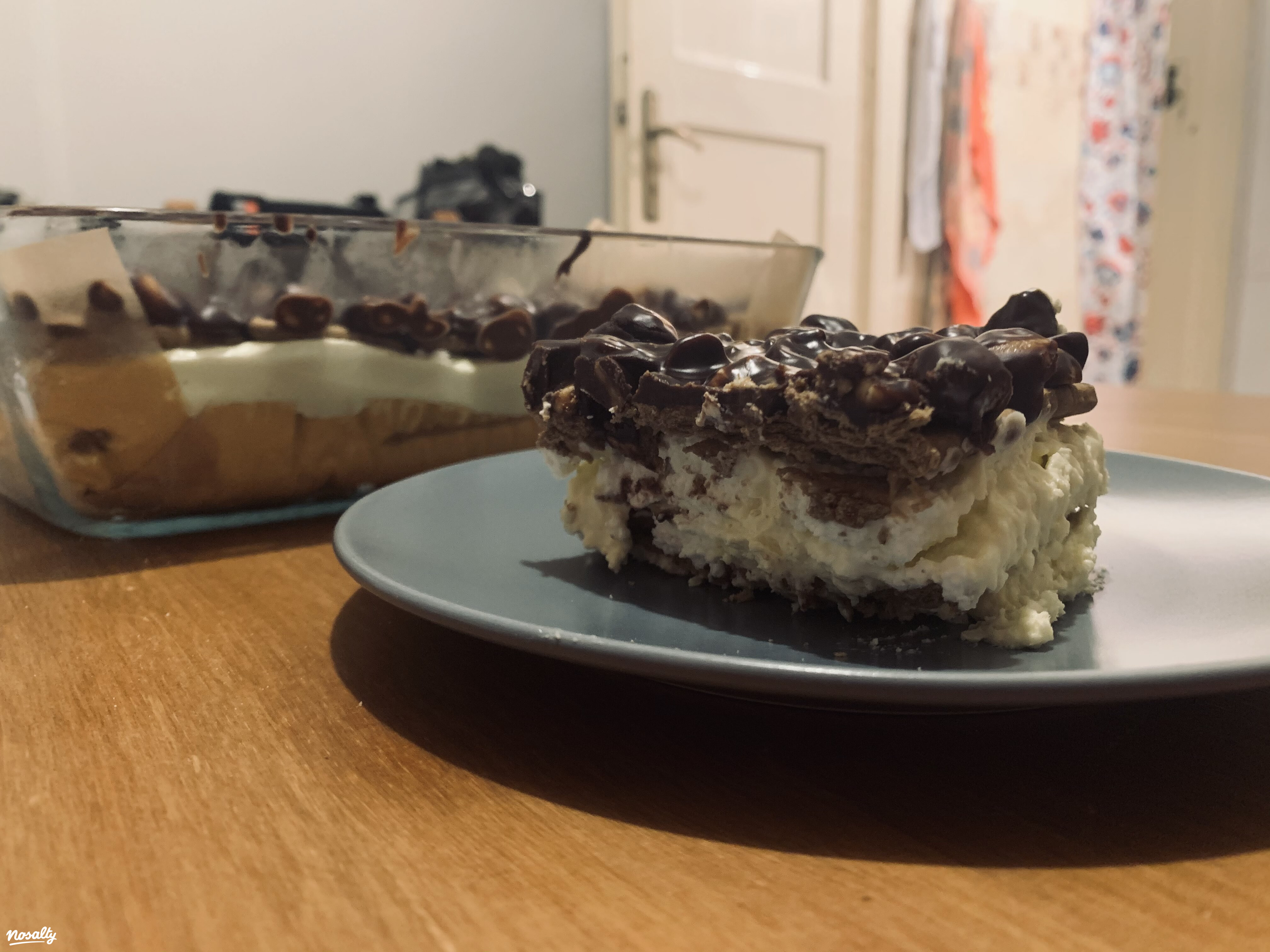 Ezen a képen: Tejkrémes, túrós-mogyorós szelet