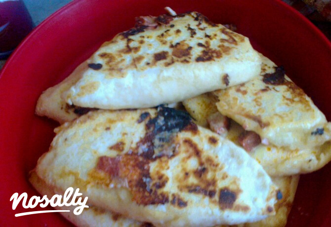 Pupusas zöldséges baconnel töltve