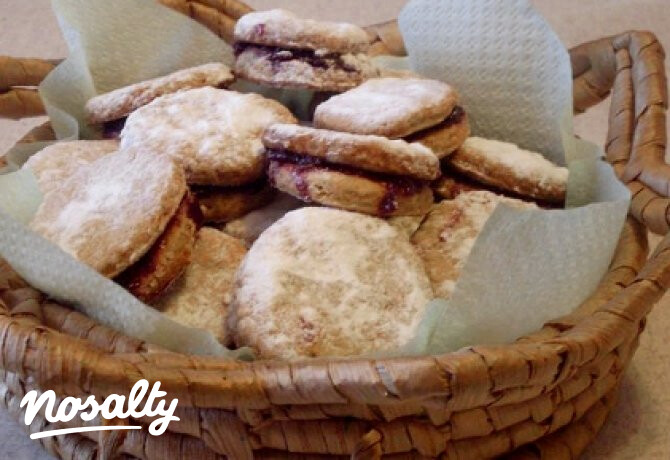 Fahéjas linzer meggylekvárral