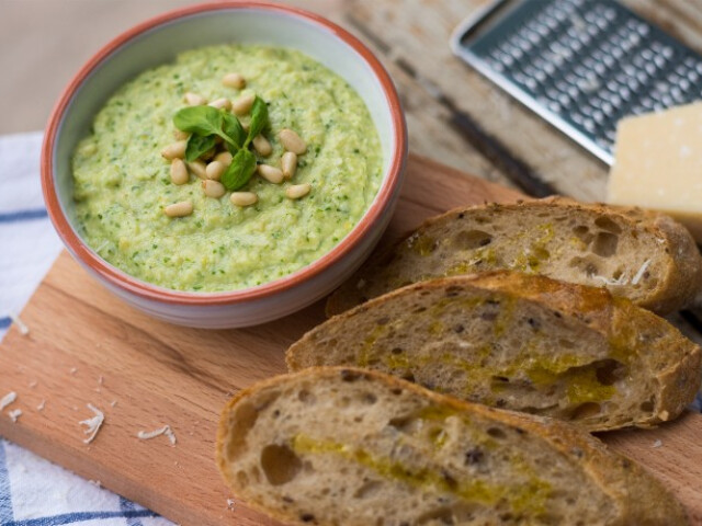 5 Perces Bazsalikomos Pesto Nosalty