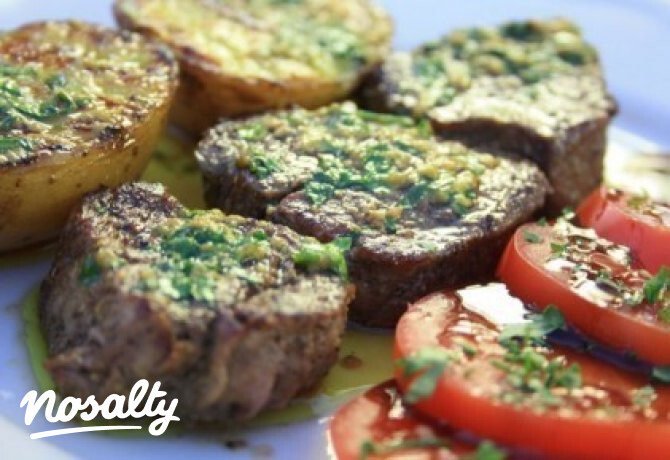 Marhabélszín curry-s vajjal, grillburgonyával