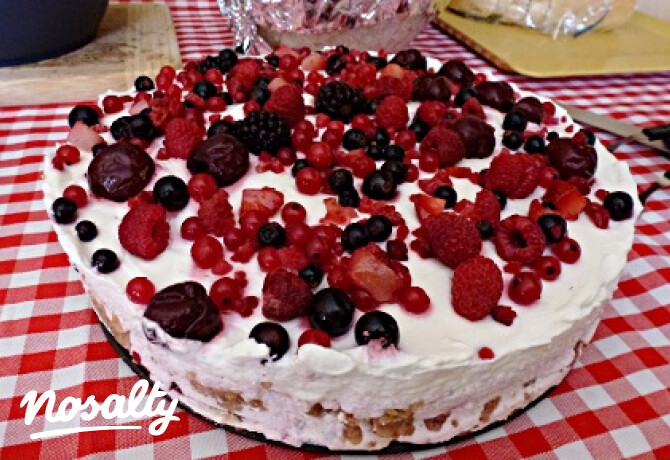 Gesztenyetorta erdei gyümölcsös krémmel
