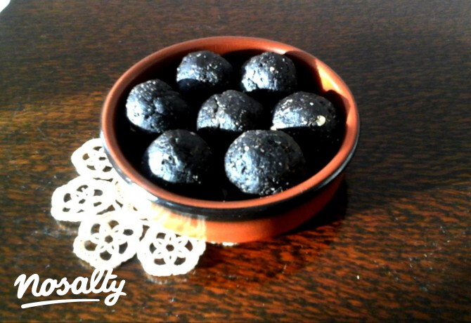 Raw karob golyók