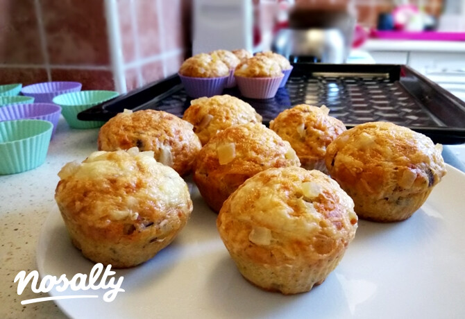 Sajtos muffin benne finomságokkal