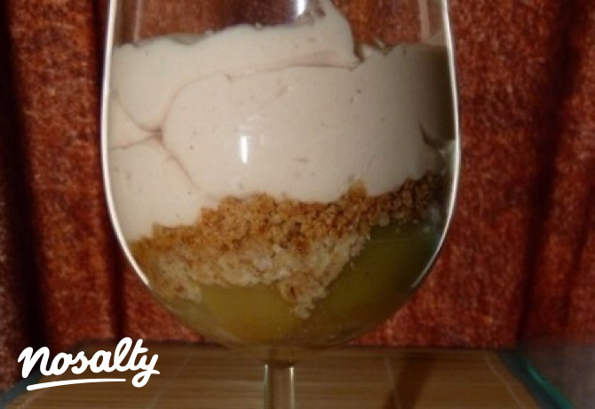 Sangria mousse almakompóttal