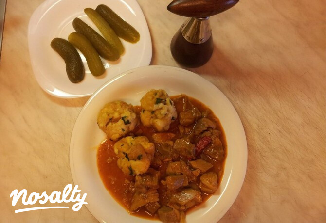 Csülökpörkölt zsemlyegombóccal