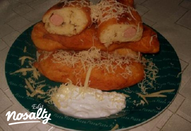 Virslivel töltött burgonyás lángos
