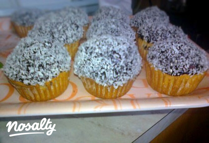 Pudinggal töltött kókuszos muffin