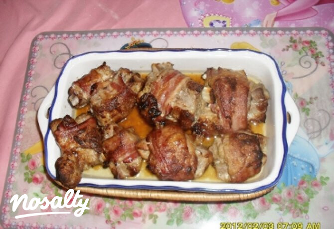 Baconba tekert mustáros sült oldalas