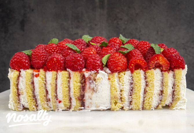 Óriás piskótatekercs-torta