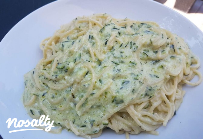 Cukkinis-mascarponés spagetti