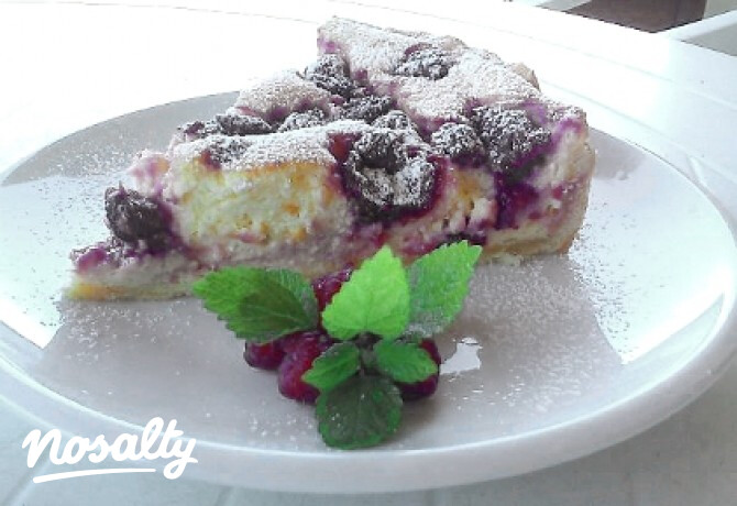 Tejfölös-málnás pite