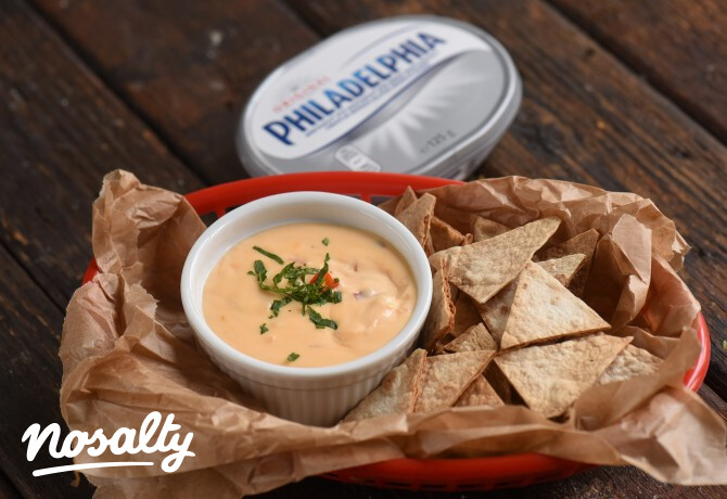 Sajtszósz házi torilla chipsszel