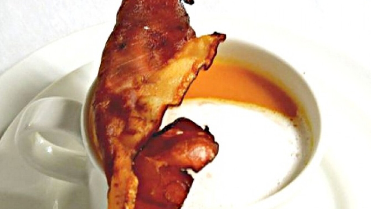 Gyömbéres répakrémleves serrano chipsszel