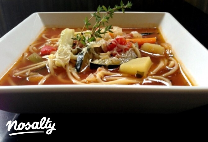 Minestrone spagettivel és parmezánnal