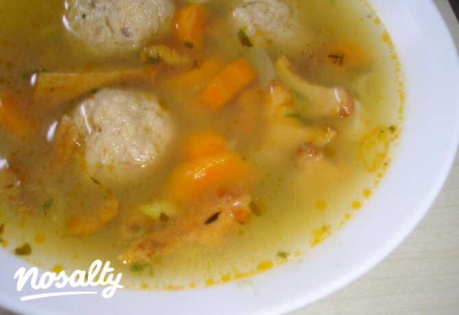 Rókagombaleves húsgombóccal