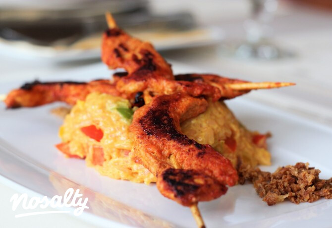 Csirkemell satay curry-s rizzsel