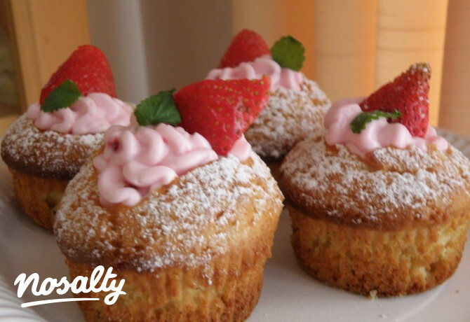 Mézes-epres töltött muffin