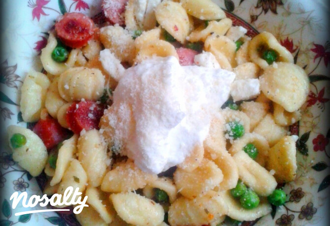 Virslis-zöldborsós orecchiette