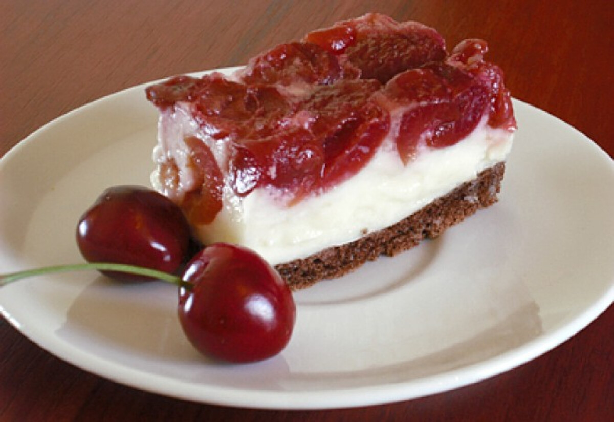 Meggyes-cseresznyés krémes piskóta