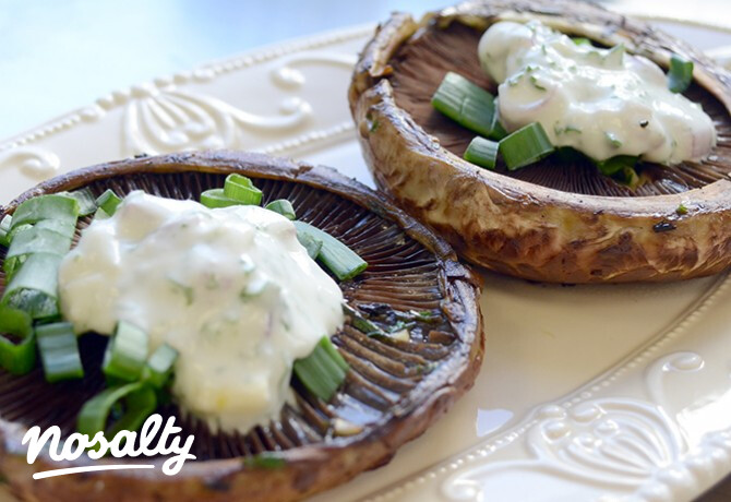 Grillezett Portobello gomba joghurtos-zöldfűszeres öntettel