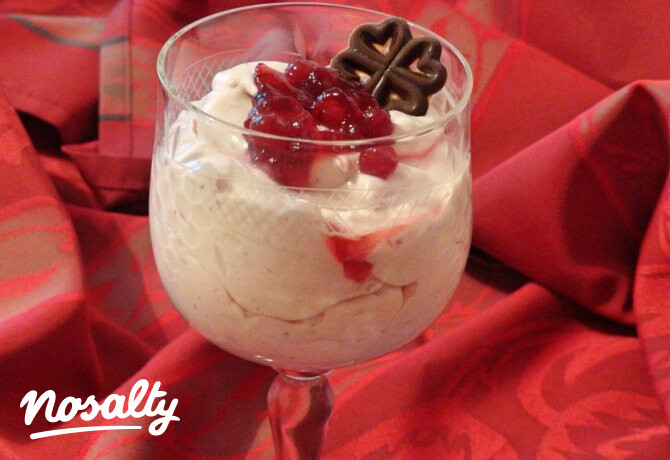 Vörösáfonyás joghurt mousse