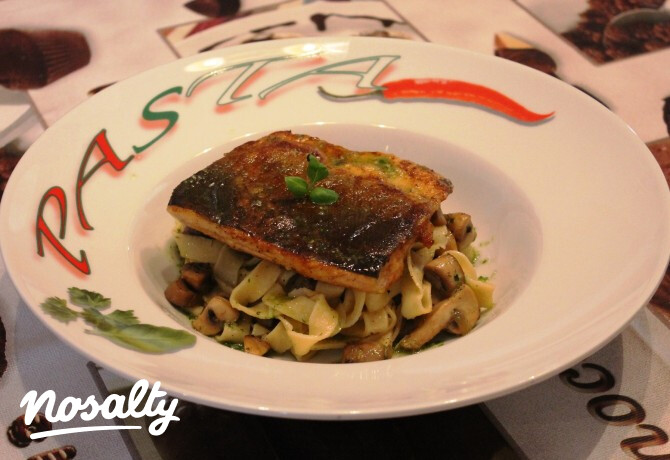 Vadlazac steak gombás tagliatelle ágyon