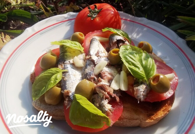 Szardíniás bruschetta paradicsommal