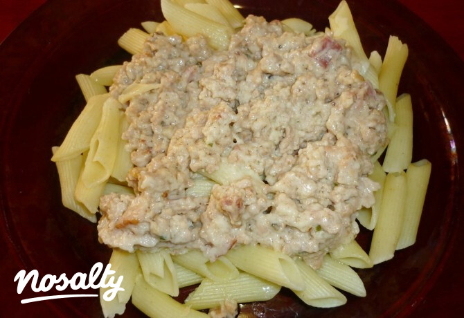 Darált húsos penne tejszínes-tejfölös mártással