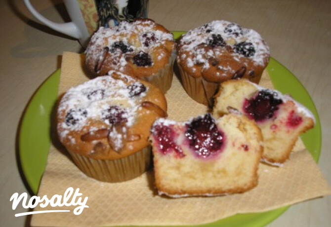 Marcipános-feketeszedres muffin