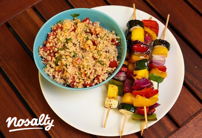 Grillezett mangós zöldségnyársak tabbouleh-val