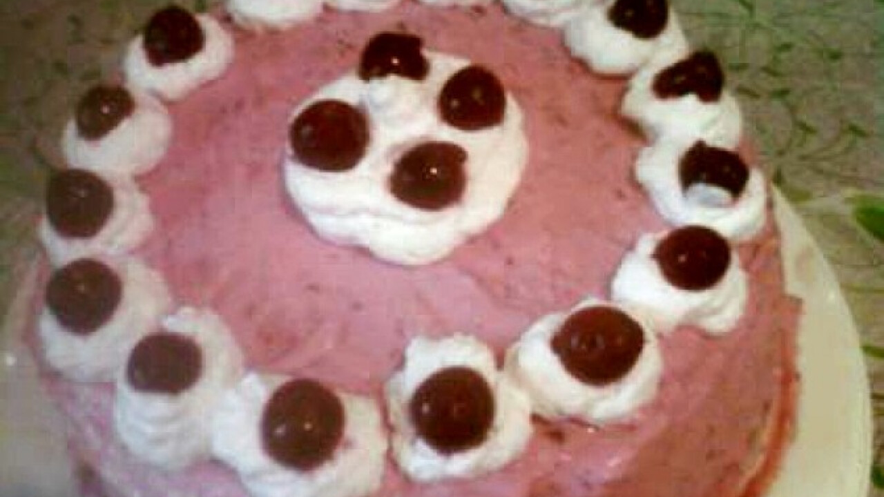 Vaníliás-meggykrémes torta
