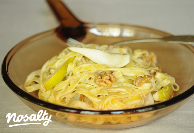 Gorgonzolás tagliatelle dióval és körtével