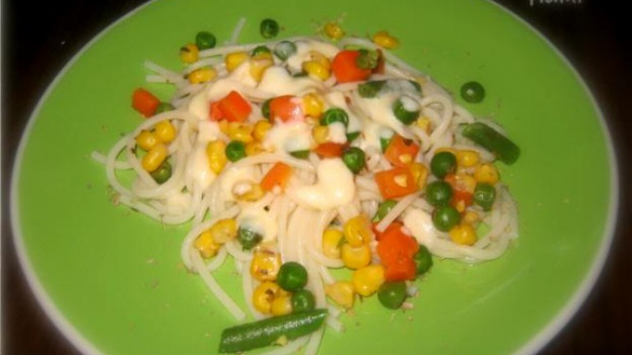 Zöldséges spagetti sajtszósszal