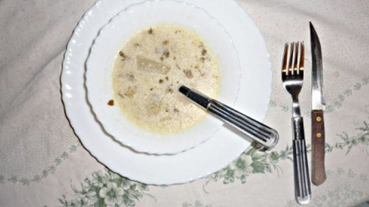 Egyszerű karalábéleves tejföllel