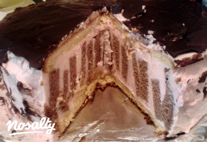Csíkos méteres kalács torta