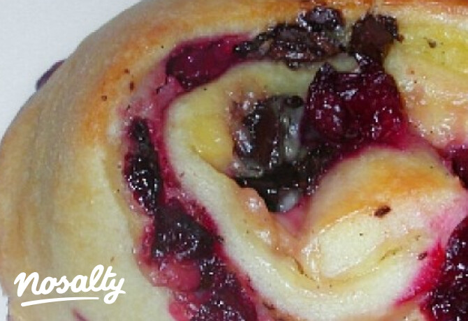 Meggyes-csokis-mascarponés csigák